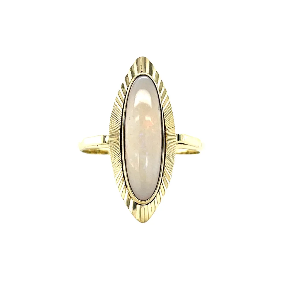 Vintage 14K Gold Ring with Opal