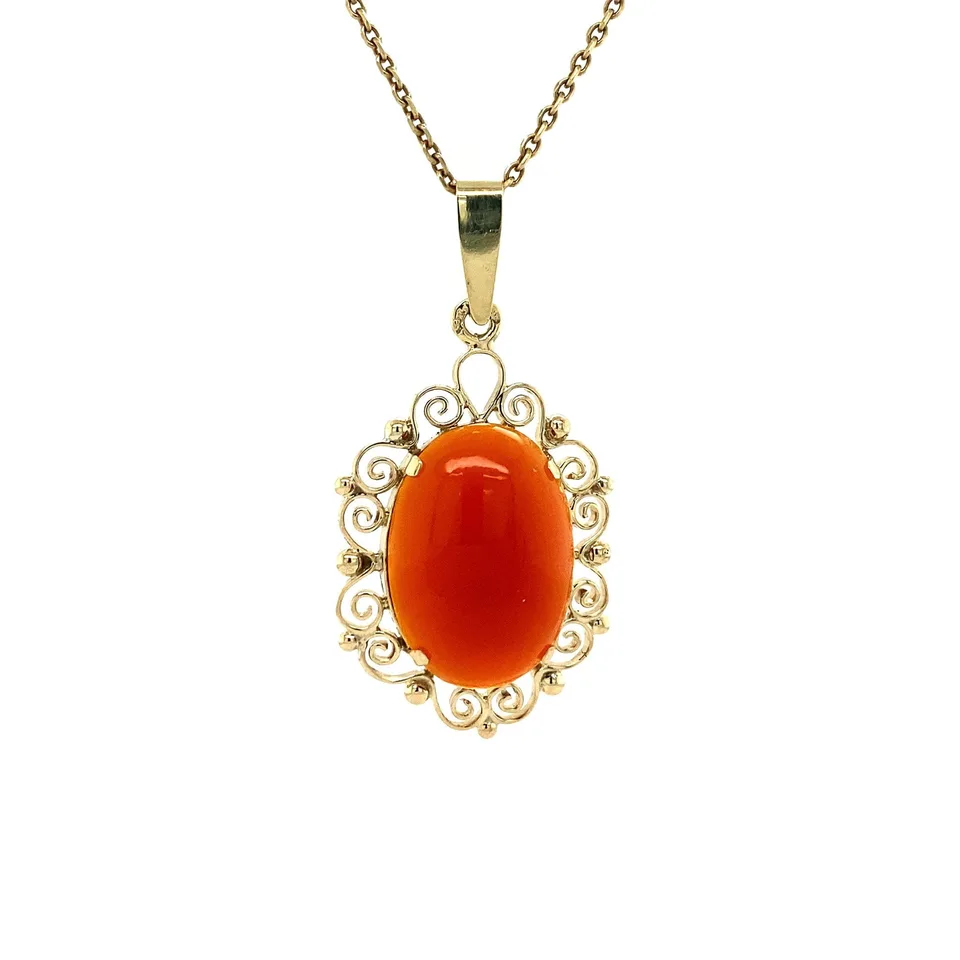 Vintage 14K Gold Pendant with Carnelian
