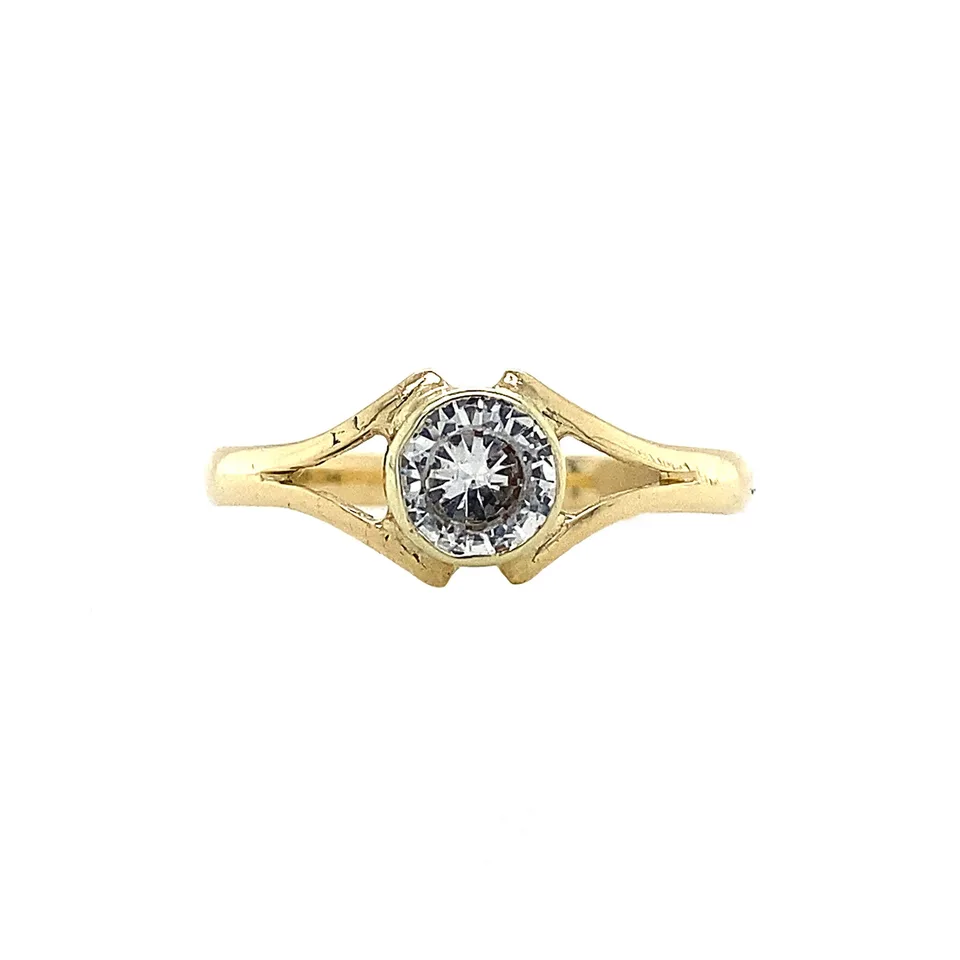 Vintage 14K Gold Ring with Synthetic Spinel