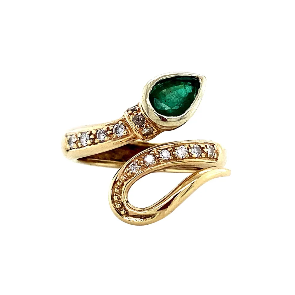 Vintage 14K Gold Ring with Emerald and Diamond