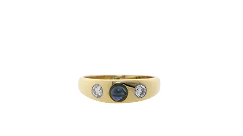 Vintage 18K Gold English Ring with Diamond and Sapphire
