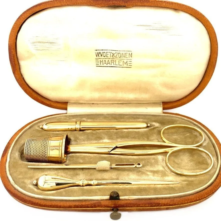 14K Gold Vijfdelige Naaiset in Leren Box
