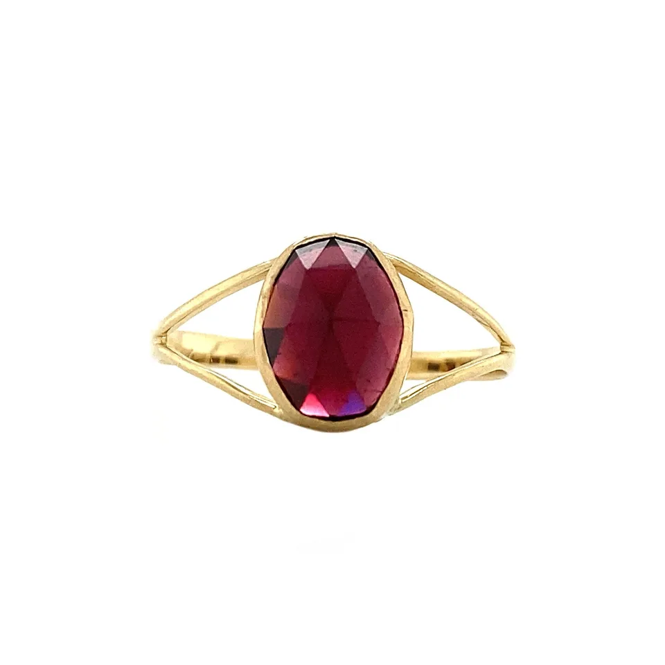 Vintage 14K Gold Ring with Garnet