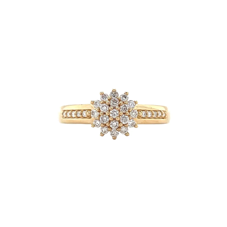 Vintage 18K Gold Cluster Ring with Diamond