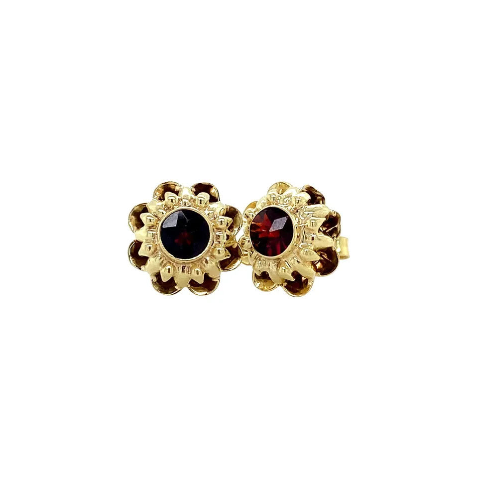 Vintage 14K Gold Stud Earrings with Garnet