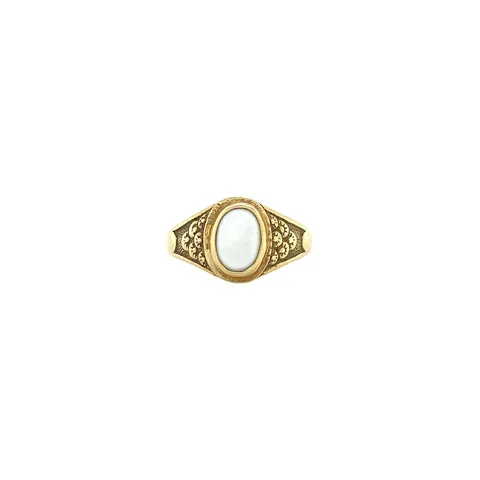 Vintage 14K Gold Ring with White Onyx