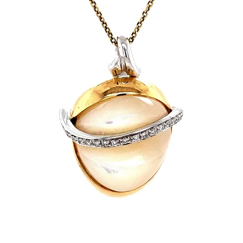 Vintage 18K Gold Pendant with Mother of Pearl and Diamond