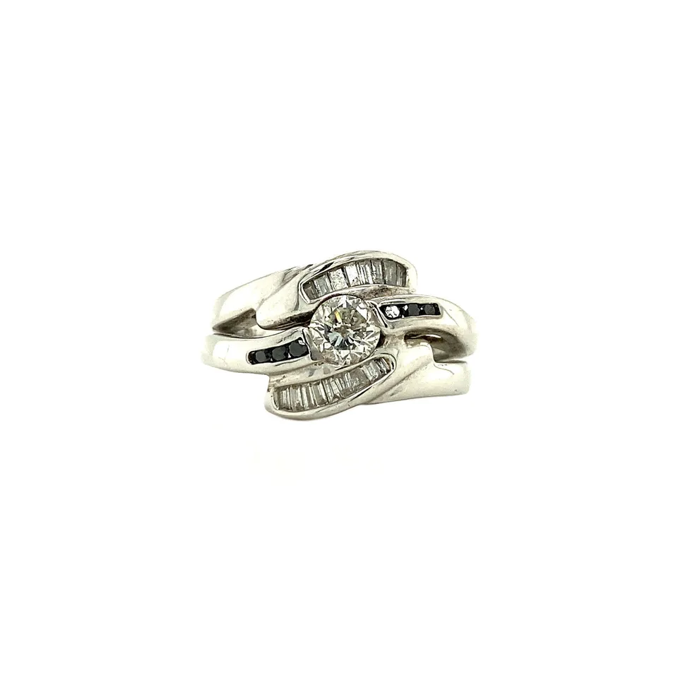 Vintage 18K White Gold Ring with Wit and Zwart Diamond