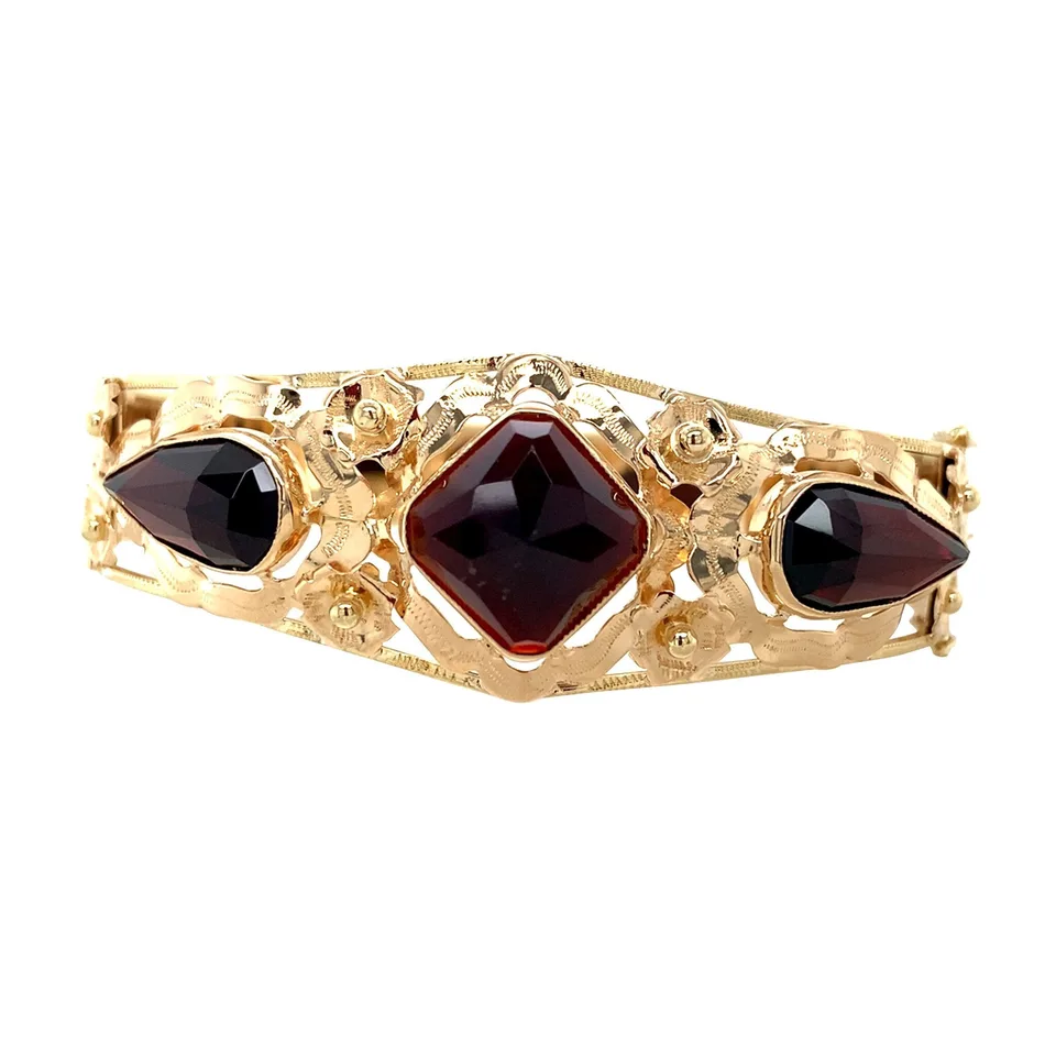 Vintage 14K Gold Bangle with Garnet