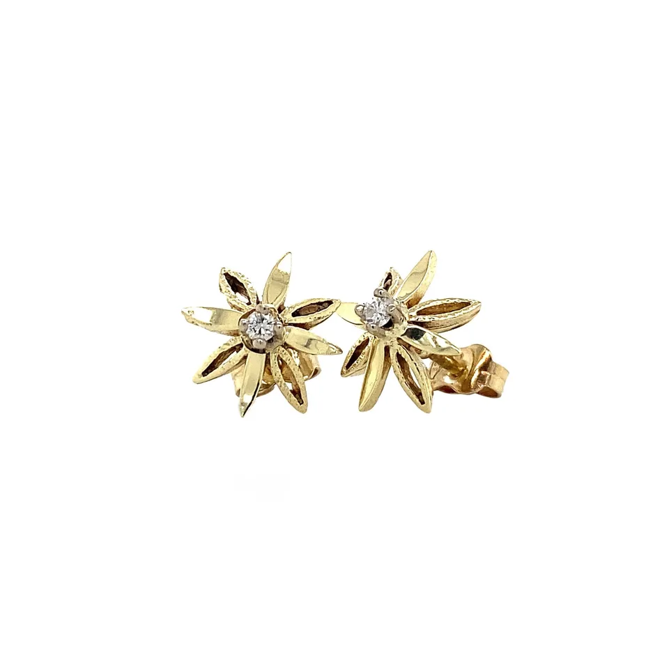 Vintage 14K Gold Stud Earrings with Diamond
