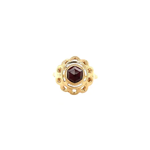 Vintage 14K Gold Ring with Garnet