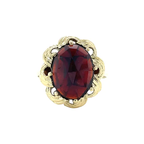 Vintage 14K Gold Ring with Garnet