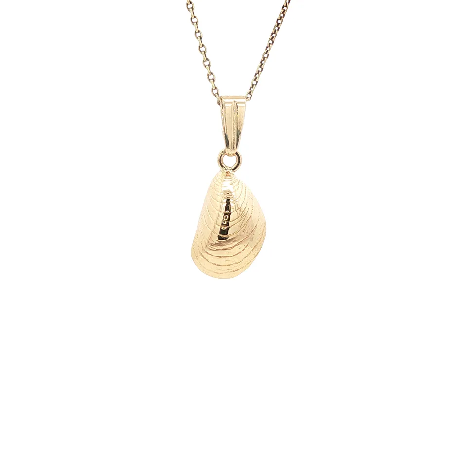 Vintage 14K Gold Schelp Pendant