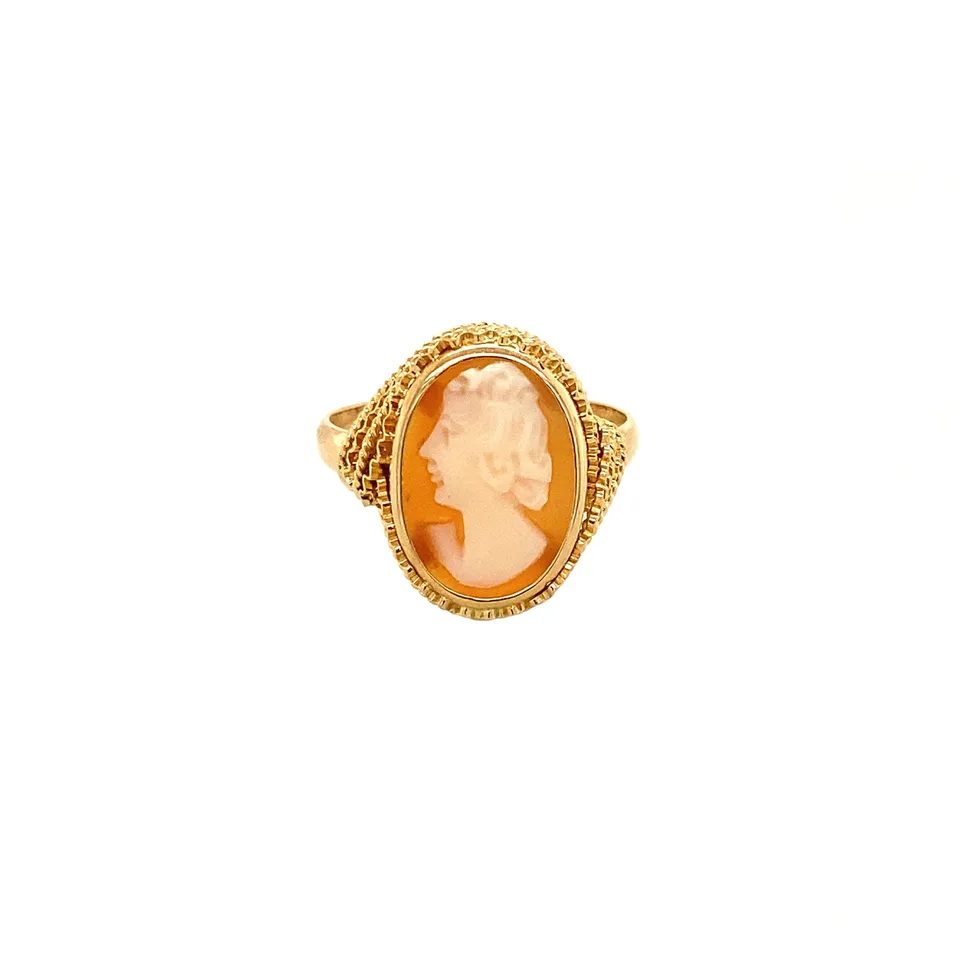 Vintage 18K Gold Ring with Cameo