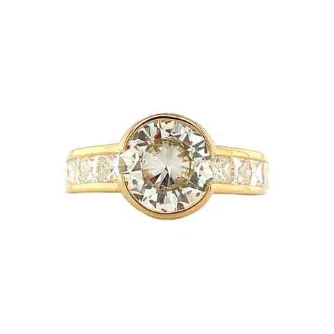 Vintage 18K Gold Ring with Diamond