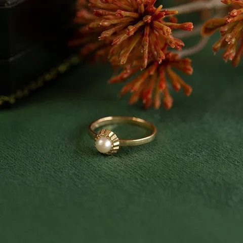Vintage 18K Gold Ring with Pearl
