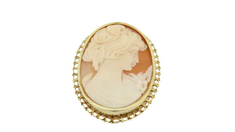 Vintage 14K Yellow Gold Pendant with Cameo