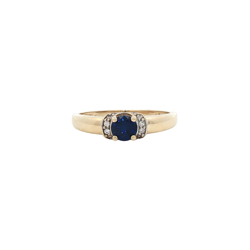 Vintage 14K Gold Ring with Cubic Zirconia
