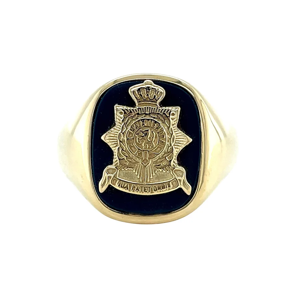 Vintage 14K Gold Signet Ring with Chalcedony