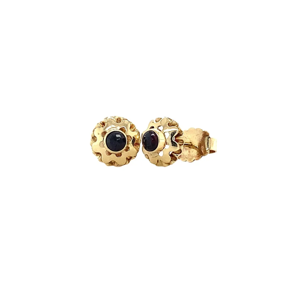 Vintage 14K Gold Stud Earrings with Garnet