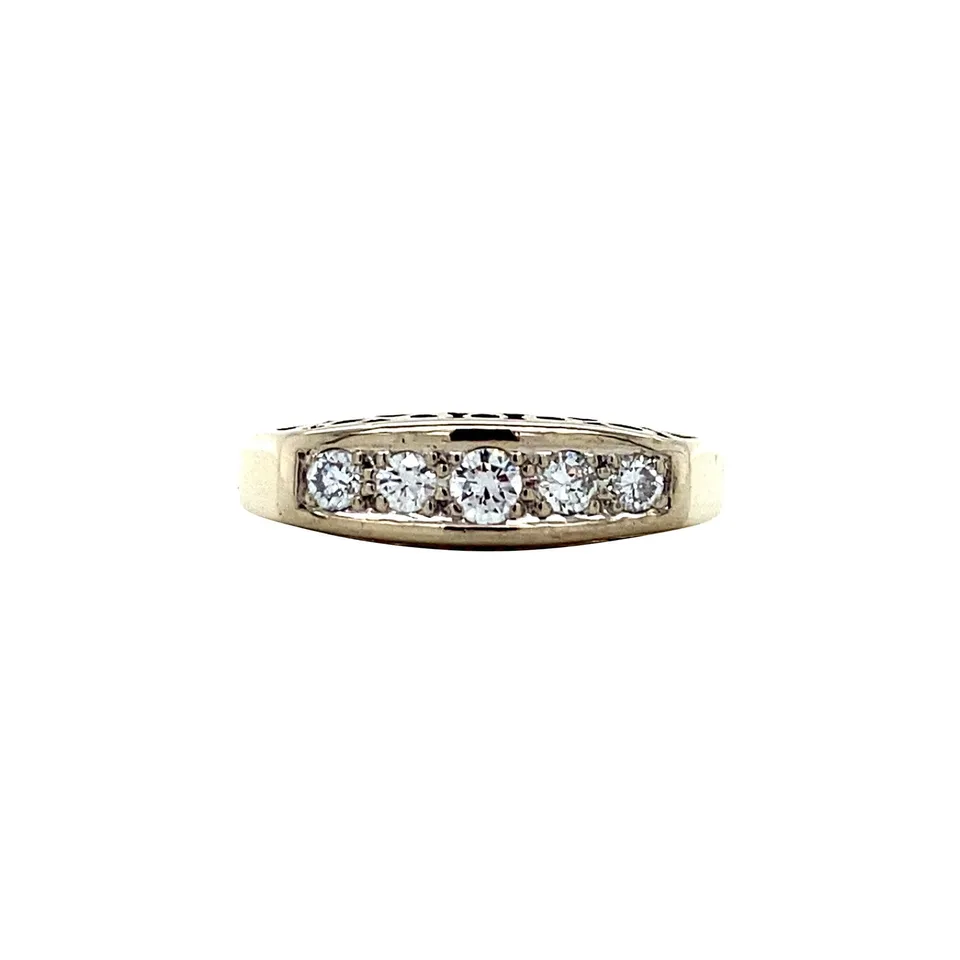 Vintage 14K Gold Ring with Diamond
