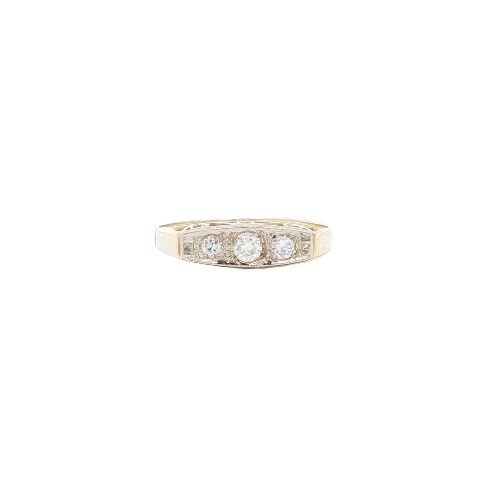 Vintage 14K Gold Ring with Diamond