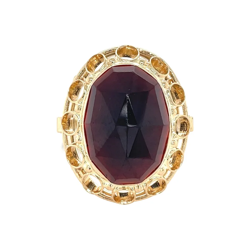 Vintage 14K Gold Ring with Garnet