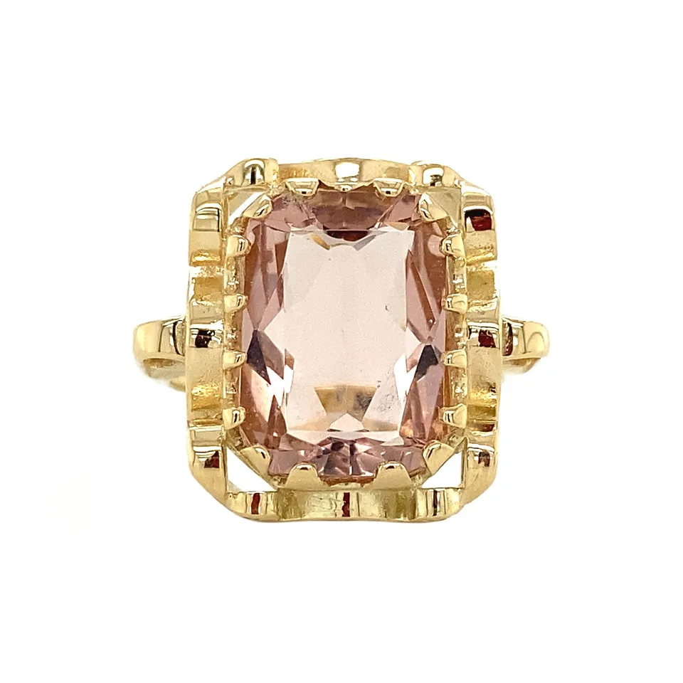 Vintage Queen's 14K Gold Ring, Peach Moonstone