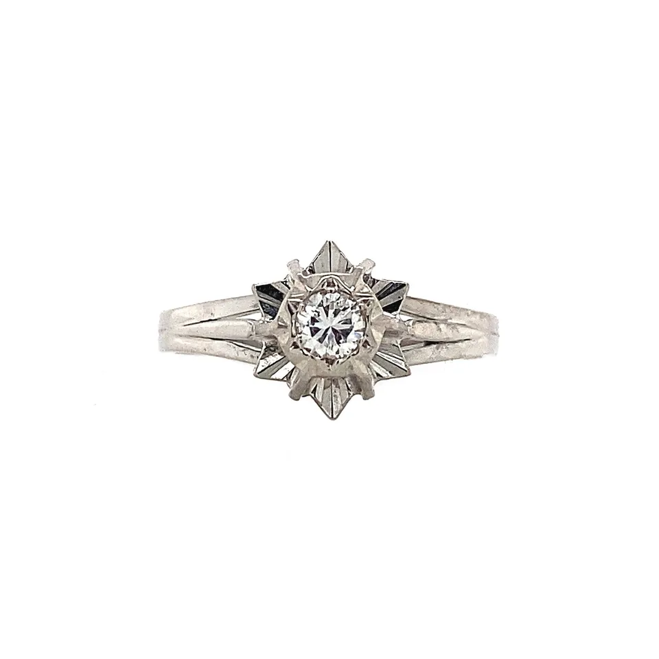 Vintage 18K White Gold Solitaire Ring with Diamond
