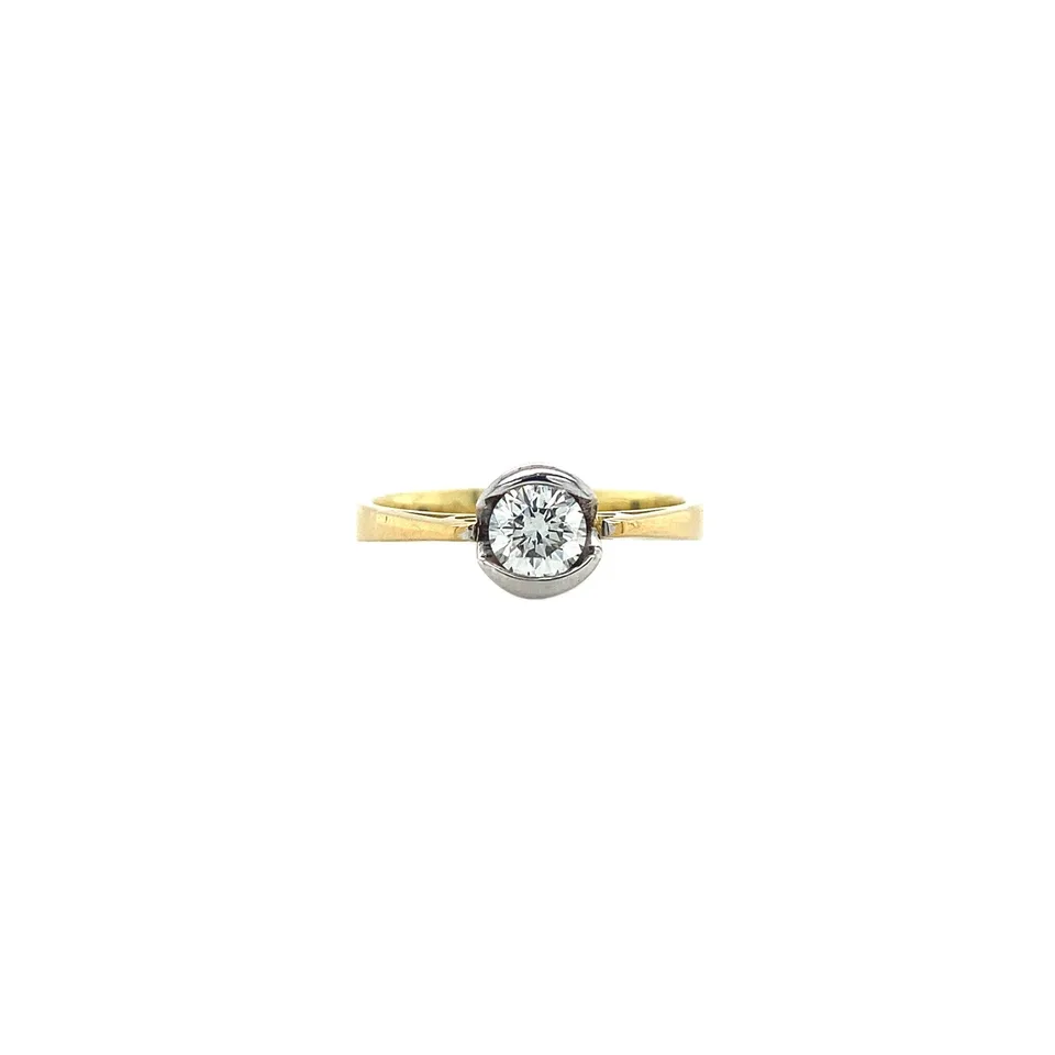 Vintage 18K Gold Solitaire Ring with Diamond