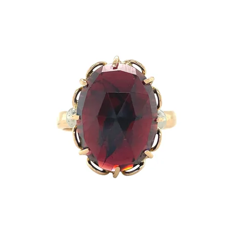 Vintage 18K Gold Ring with Garnet