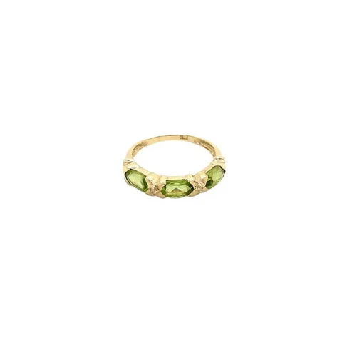 Vintage 10K Gold Ring with Peridot and Diamond