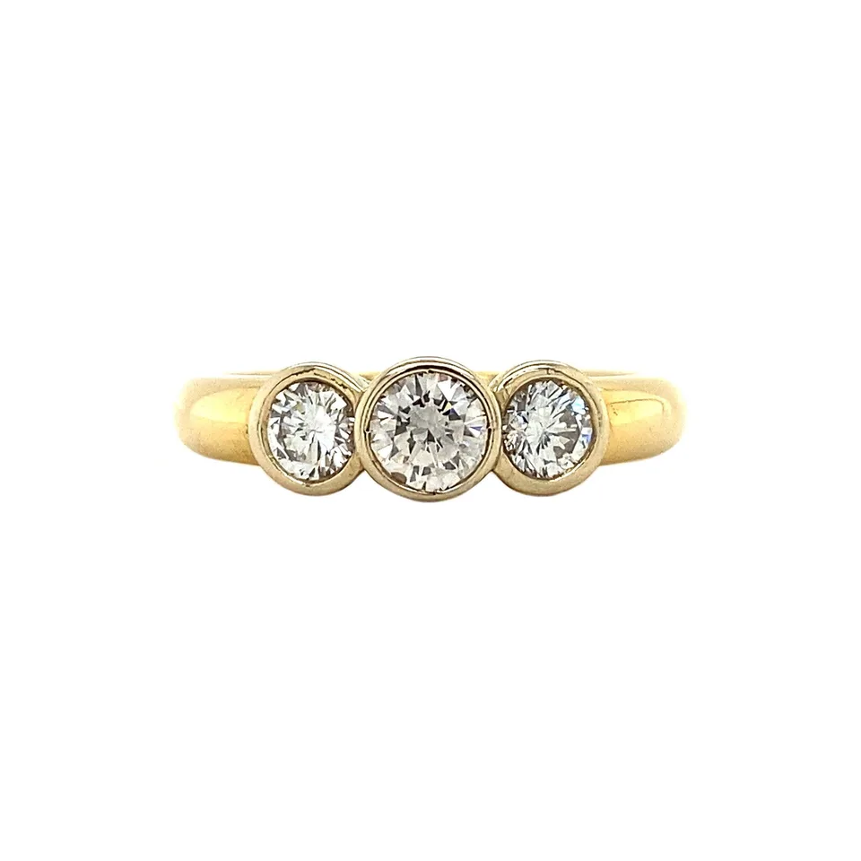 Vintage 18K Gold Ring with Diamond