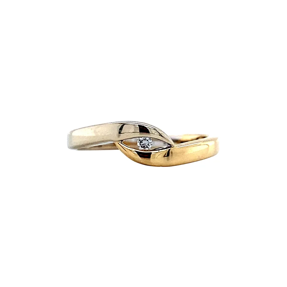 Vintage 14K Gold Ring with Diamond