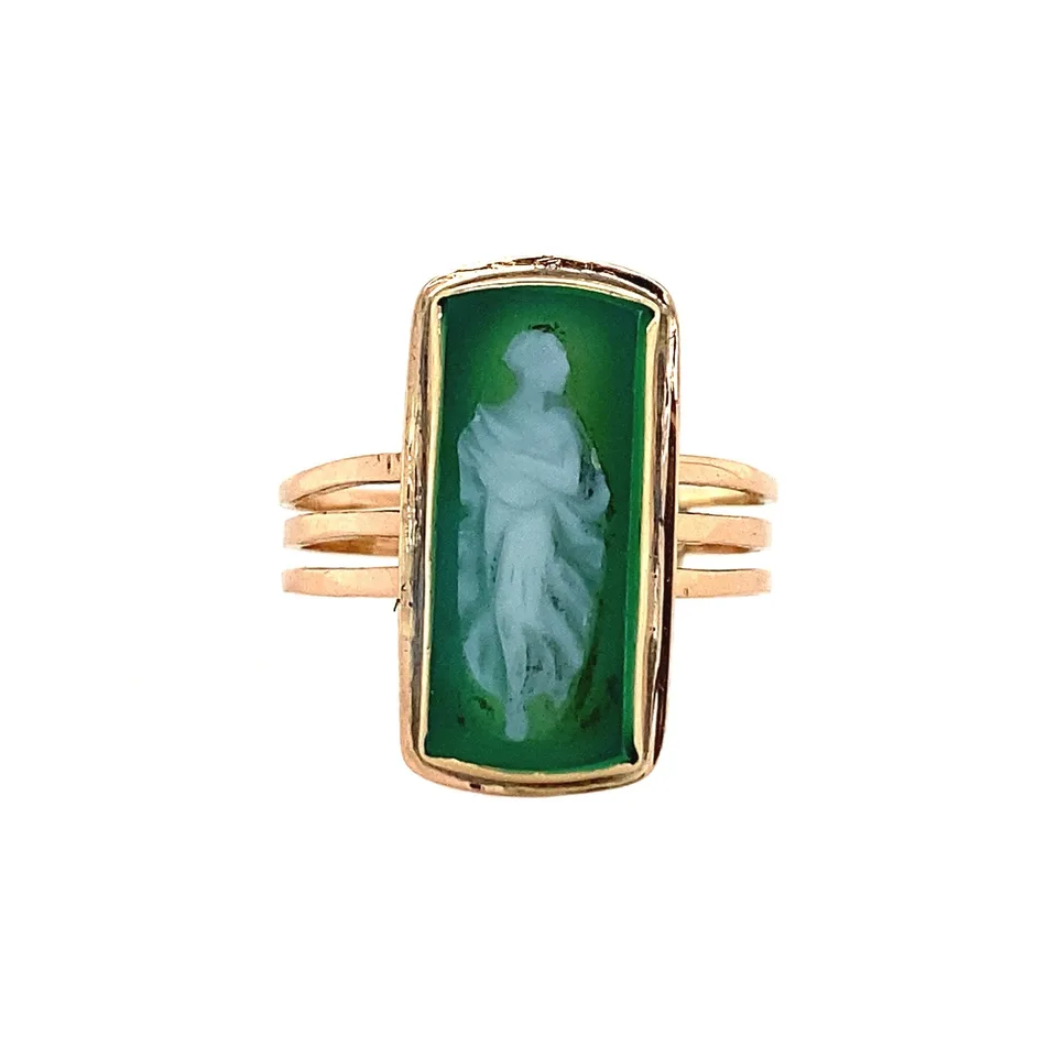 Vintage 18K Gold Ring with Groen Glass