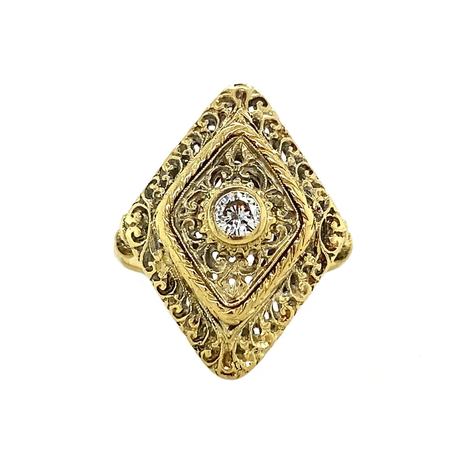 Vintage 18K Gold Ring with Diamond