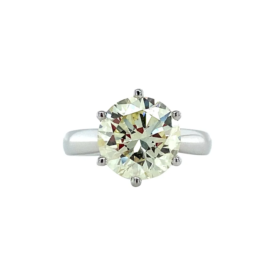 Vintage 18K White Gold Solitaire Ring with Diamond
