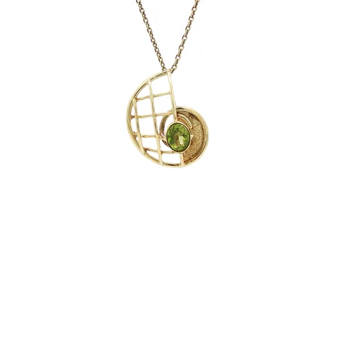 Vintage 14K Gold Pendant with Peridot