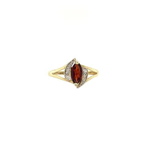 Vintage 14K Gold Ring with Garnet and Diamond