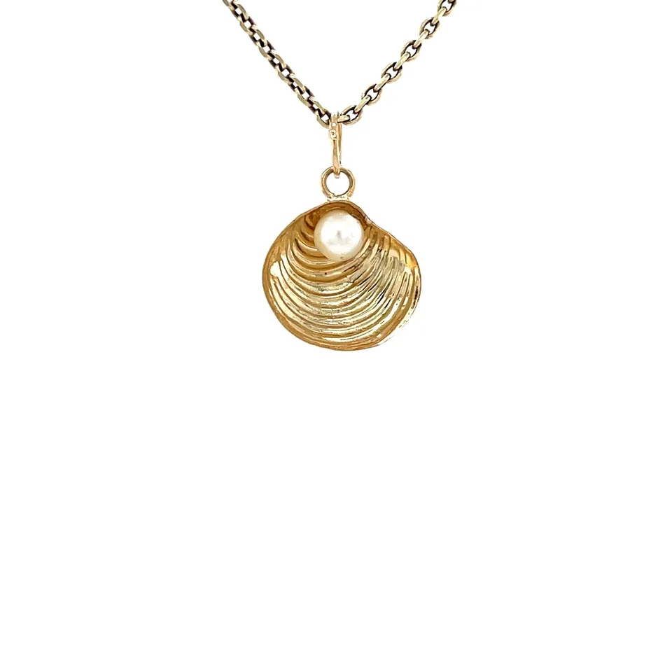 Vintage 14K Gold Schelp Pendant with Pearl