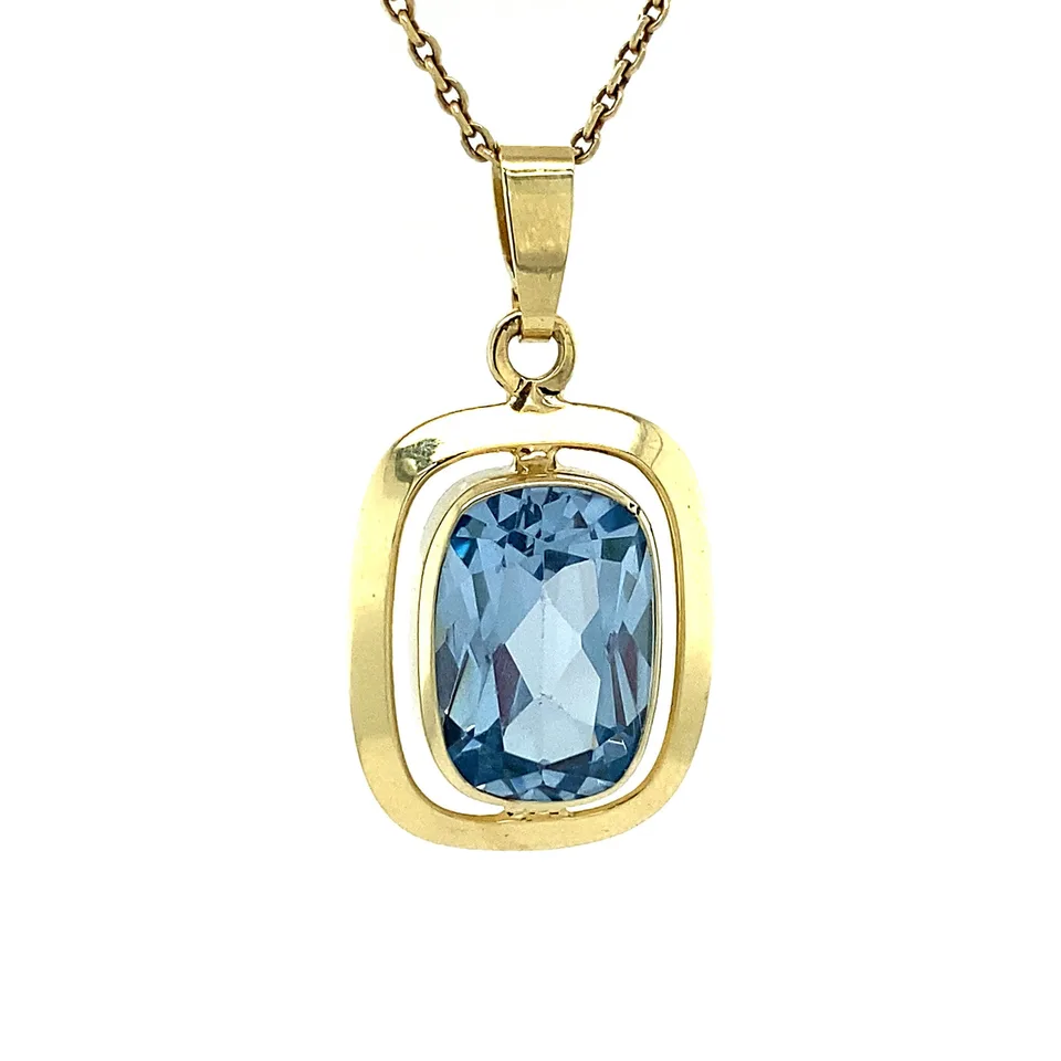 Vintage 14K Gold Pendant with Spinel
