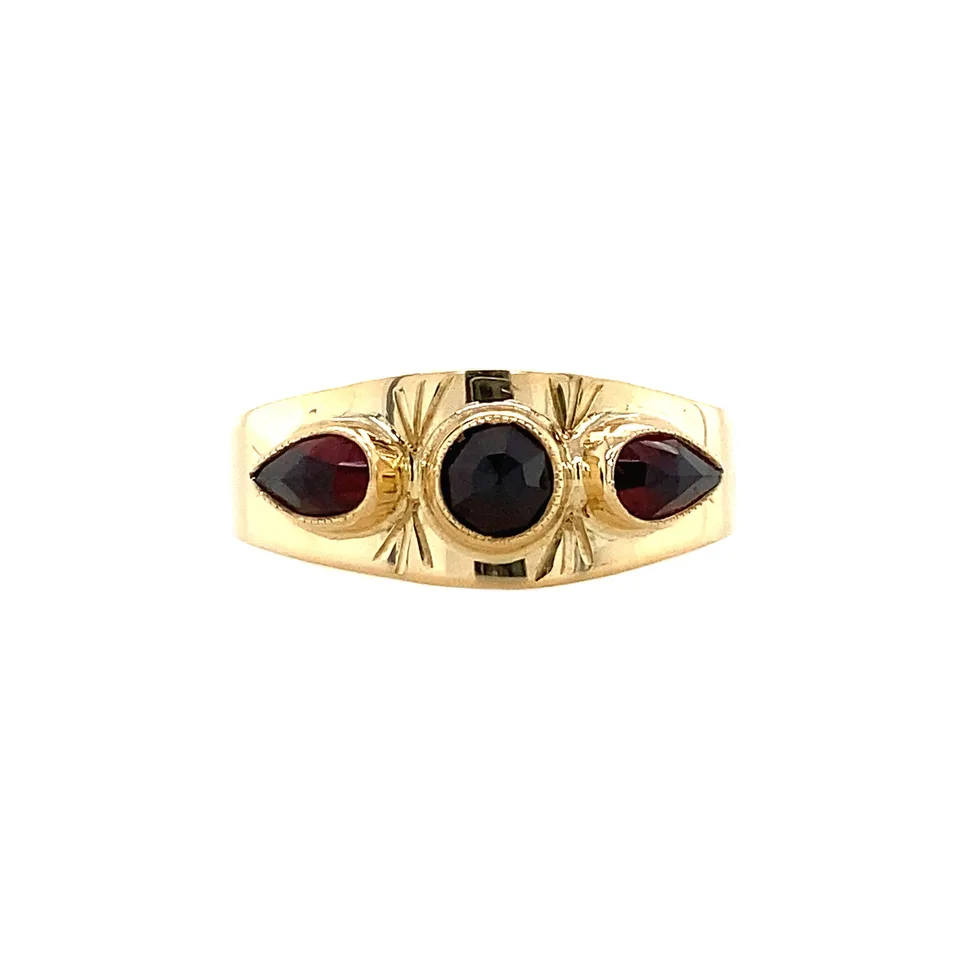 Vintage 14K Gold Ring with Garnet