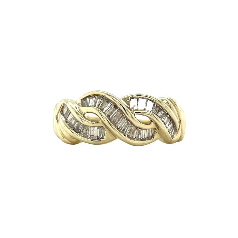 Vintage 10K Gold Ring with Diamond