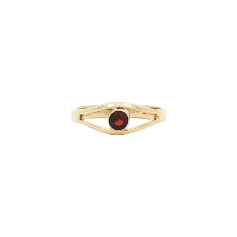 Vintage 14K Gold Ring with Garnet