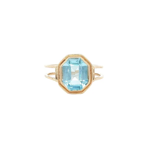 Vintage 14K Gold Ring with Blue Topaz
