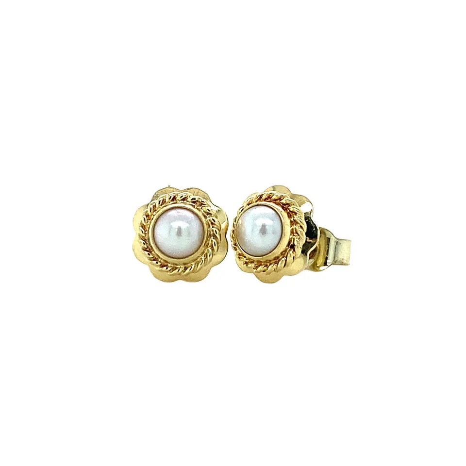 Vintage 14K Gold Stud Earrings with Pearl