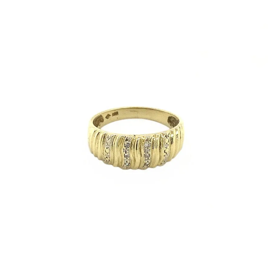 Vintage 14K Gold Ring with Diamond