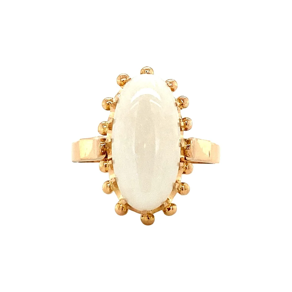 Vintage 18K Gold Ring with Opal