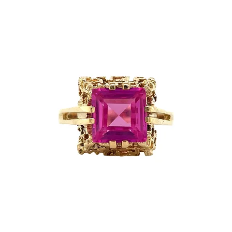 Vintage 18K Gold Ring with Ruby