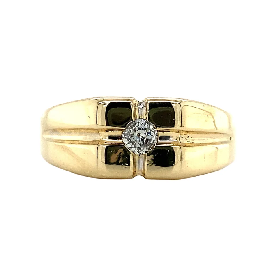 Vintage 14K Gold Ring with Diamond